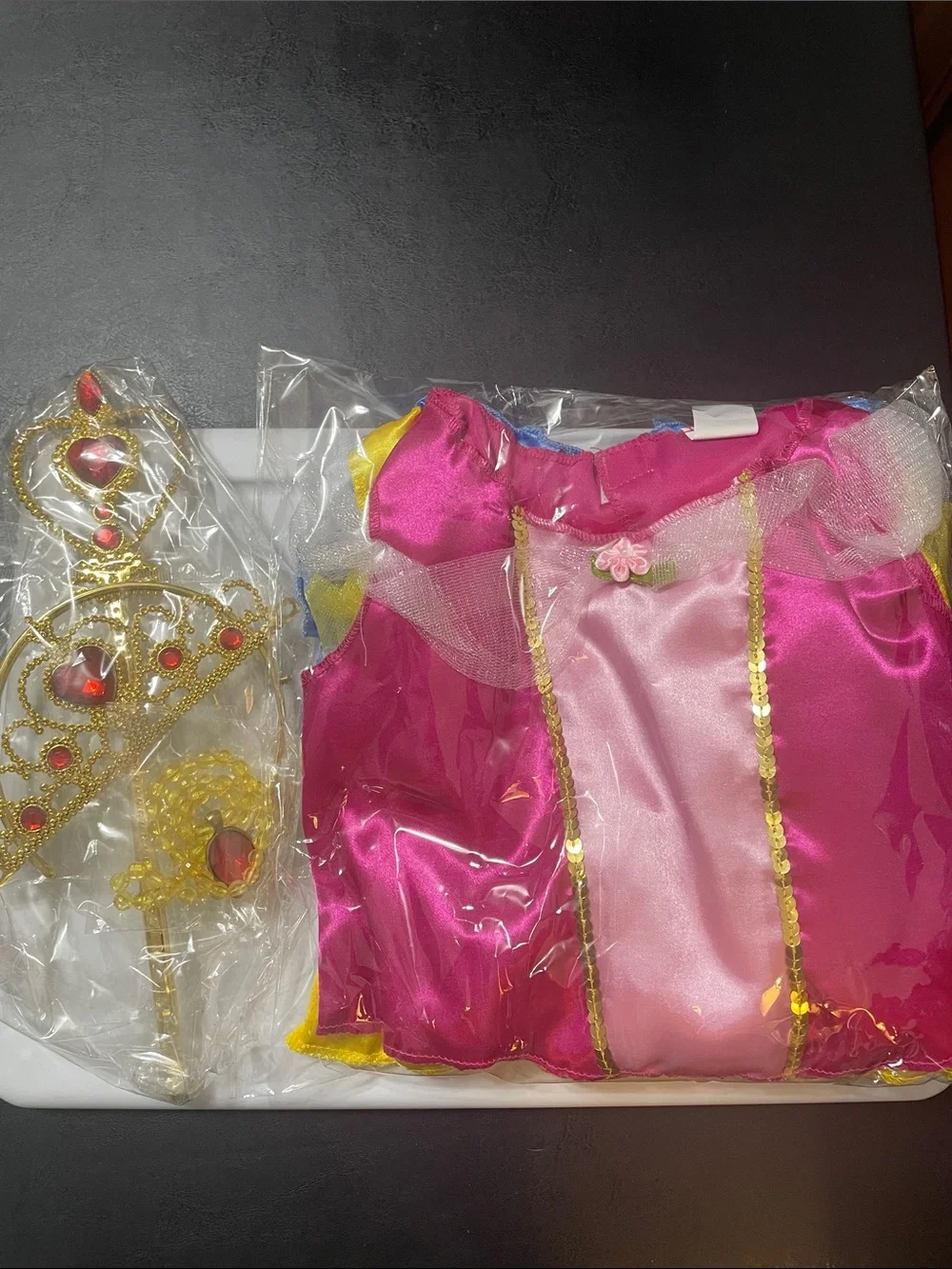 Brand New Princess Dress Up Trunk Toddler Sz. 3 to 6 yrs old w 3 dresses and acc